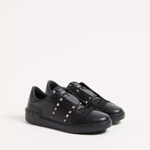 Valentino Garavani Rockstud Untitled sneaker in black calfskin